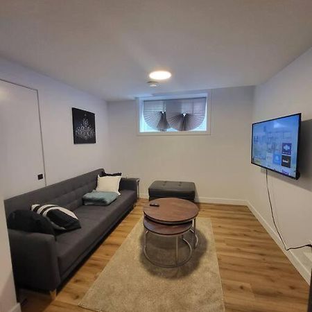Pebbles' Cozy 2Bed Basement Suite - Near Downtown Edmonton Exterior foto