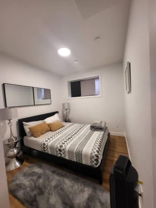 Pebbles' Cozy 2Bed Basement Suite - Near Downtown Edmonton Exterior foto