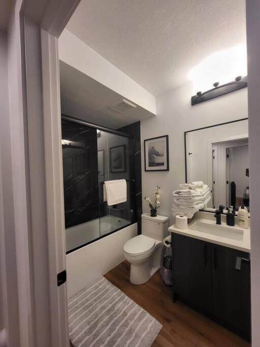Pebbles' Cozy 2Bed Basement Suite - Near Downtown Edmonton Exterior foto